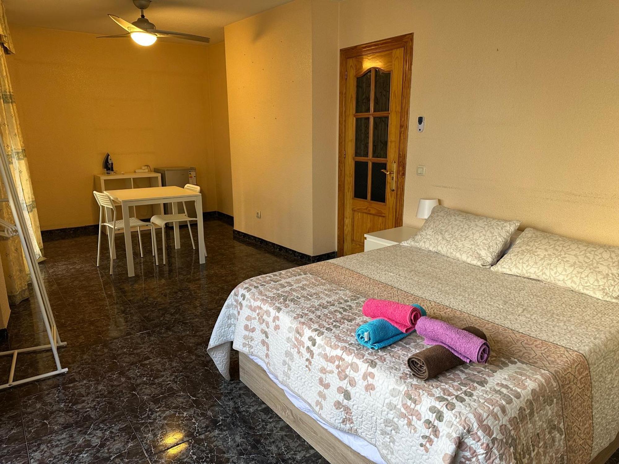 Almeria Centro Habitacion Privada En Apartamento Compartido Eksteriør bilde